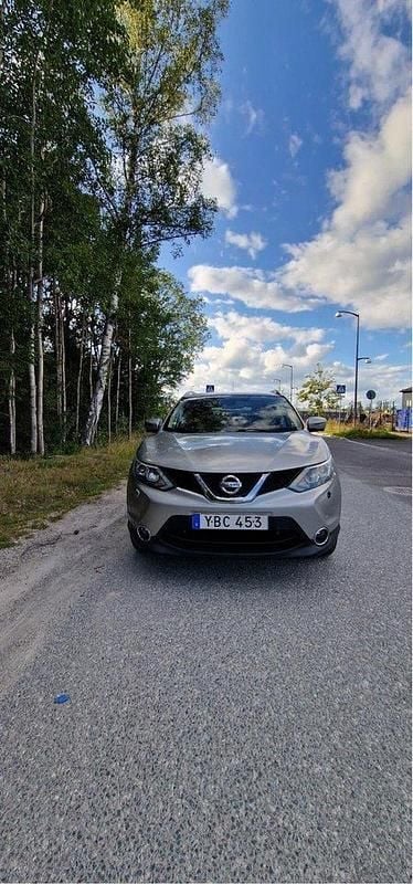 Silver Begagnad 2015 Nissan Qashqai SUV | 132 000 kr (Lite dyr) - Bild 1/4
