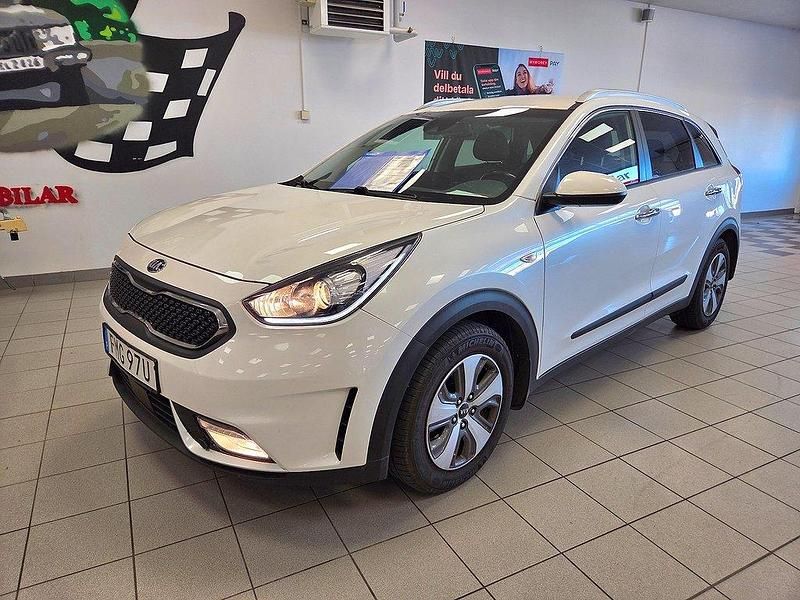 Vit Begagnad 2019 Kia Niro Advance SUV | 194 500 kr (Marknadspris) - Bild 1/4
