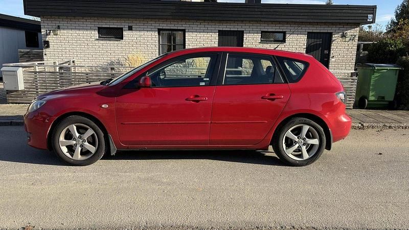 Röd Begagnad 2006 Mazda 3 Inclusive Halvkombi | 25 000 kr - Bild 1/4