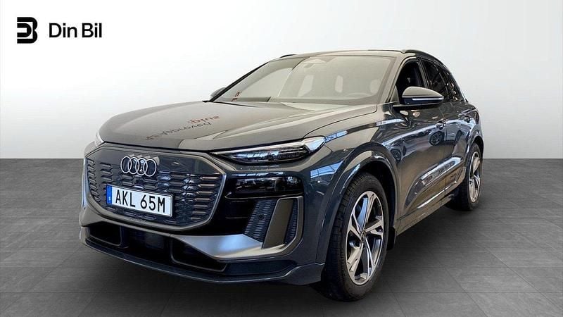 Grå Begagnad 2024 Audi Q6 e-tron S-Line SUV | 729 000 kr - Bild 1/4