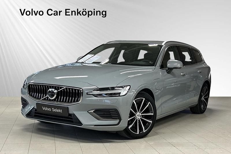 Grå Begagnad 2024 Volvo V60 Kombi | 459 900 kr (Lite dyr) - Bild 1/3