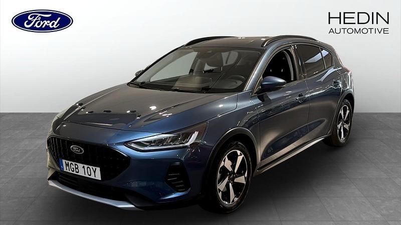 Blå (blue) Begagnad 2022 Ford Focus Active Halvkombi | 199 900 kr (Bra pris) - Bild 1/4