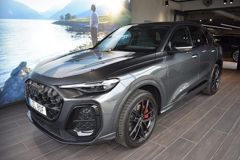 Daytonagrå pärleffekt Begagnad 2025 Audi Q5 Sport SUV | 779 000 kr - Bild 1/4