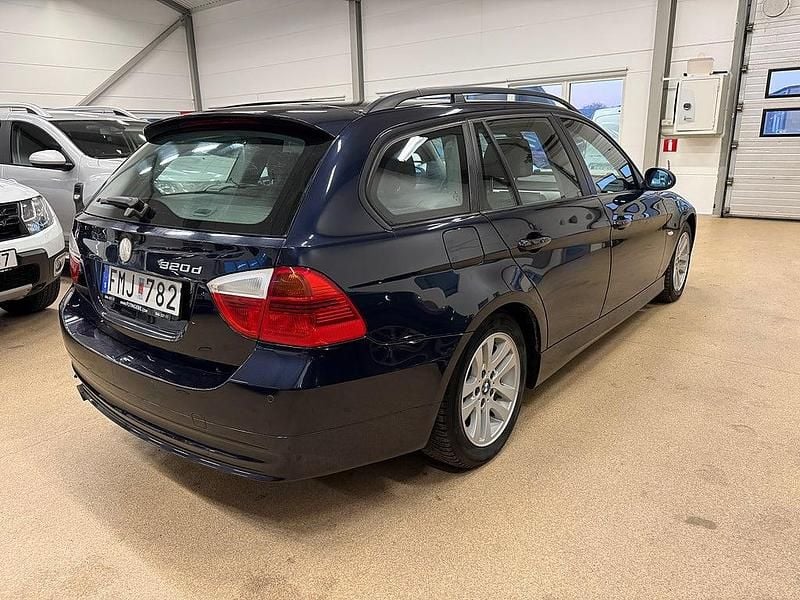 Begagnad BMW 320 Advantage 166 HK (122 kW) 2007 Blå Kombi