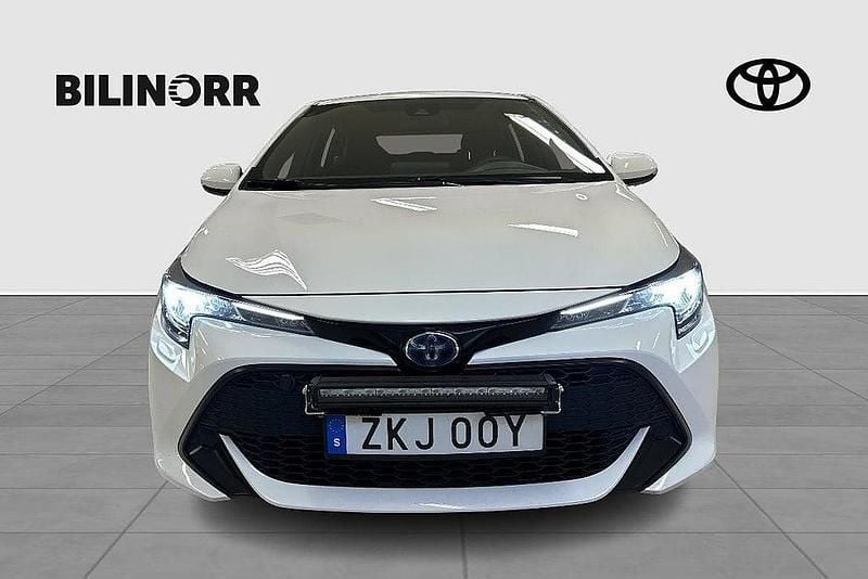 Begagnad Toyota Corolla Life 124 HK (91 kW) 2022 Vit Kombi