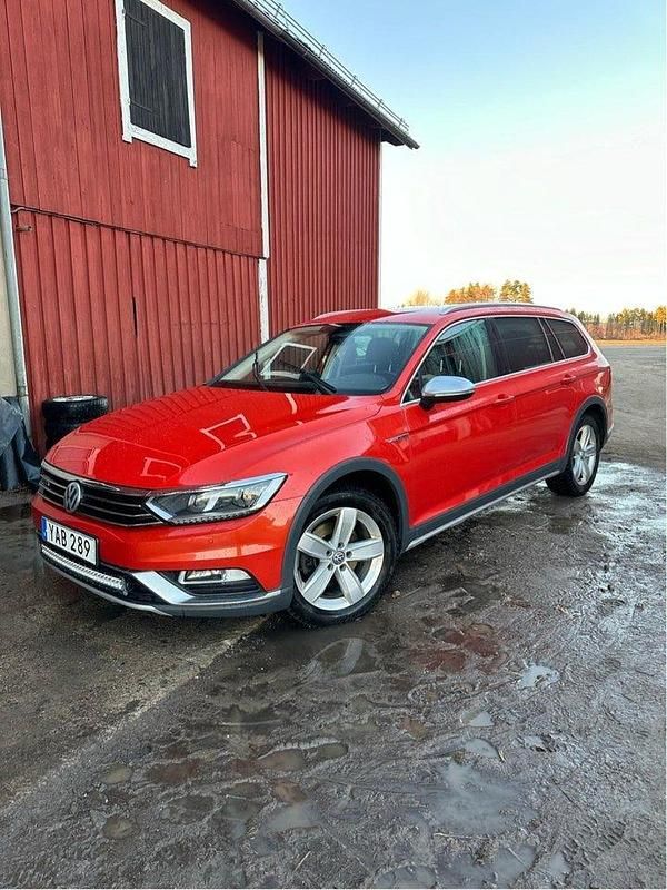 Orange Begagnad 2016 VW Passat Alltrack Kombi | 165 000 kr (Lite dyr) - Bild 1/4