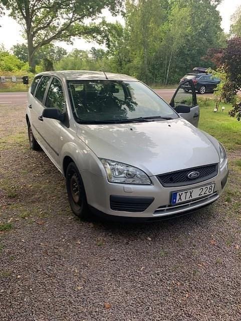 Silver Begagnad 2006 Ford Focus Kombi | 11 900 kr - Bild 1/4