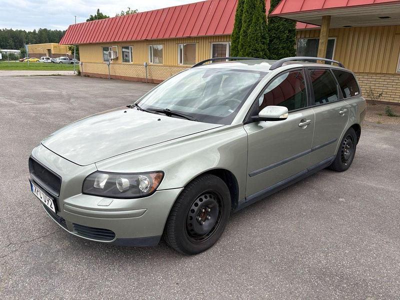 Ljusgrön (grön) Begagnad 2006 Volvo V50 Kombi | 33 500 kr (Marknadspris) - Bild 1/4