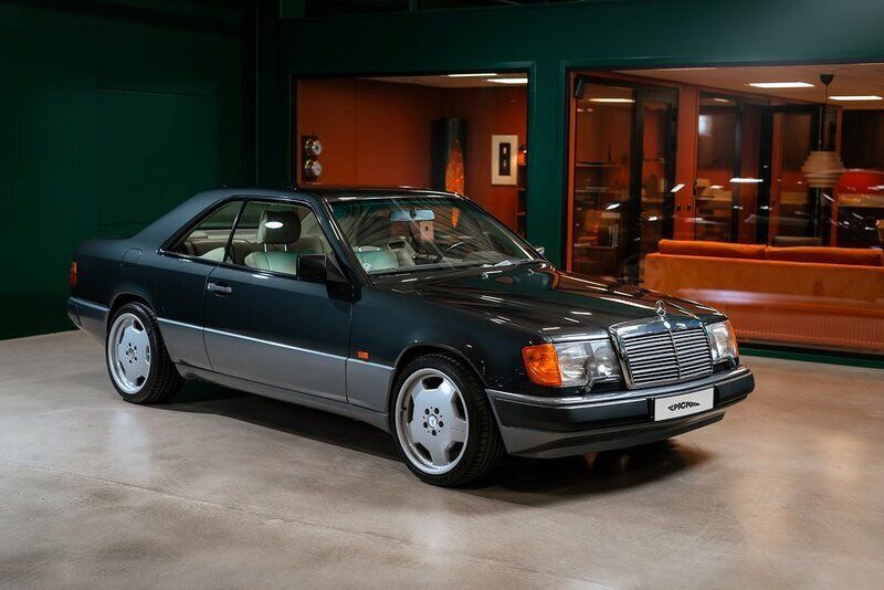 Mörkblå Begagnad 1989 Mercedes 230 Sportkupé | 299 900 kr - Bild 1/4