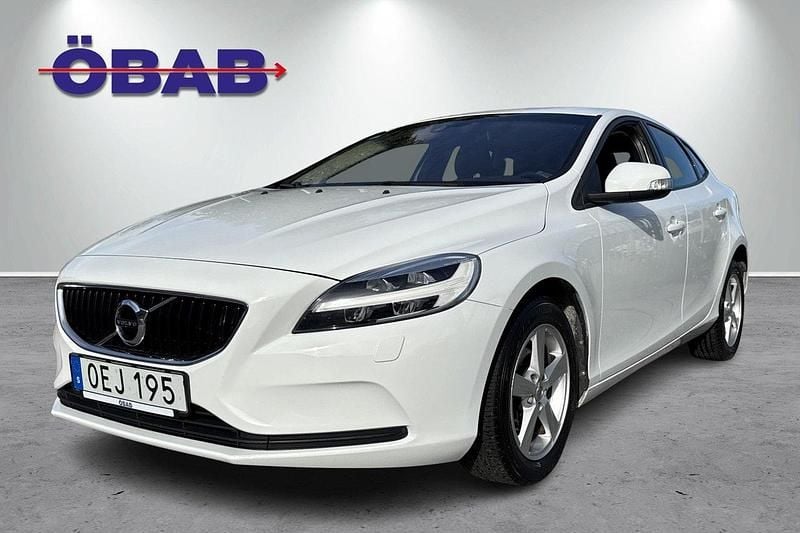 Vit Begagnad 2016 Volvo V40 Kinetic Kombi | 149 900 kr (Marknadspris) - Bild 1/4