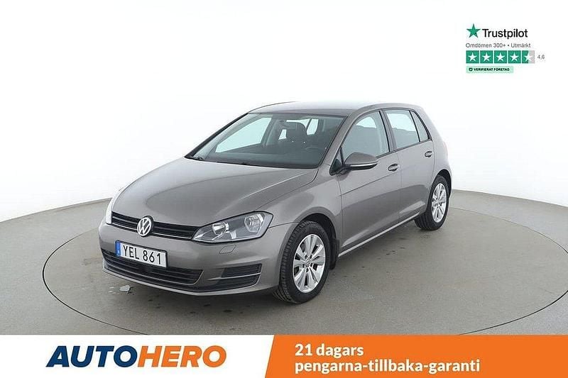 Grå Begagnad 2016 VW Golf VII Halvkombi | 126 000 kr (Marknadspris) - Bild 1/4