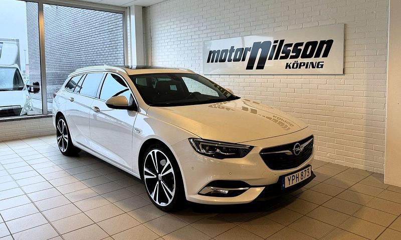 Vit Begagnad 2017 Opel Insignia Business Kombi | 189 500 kr (Marknadspris) - Bild 1/4