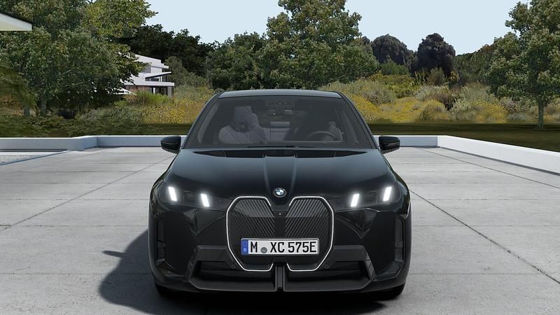 Begagnad BMW iX Comfort Edition 400 kW (544 HK) 2025 Svart SUV