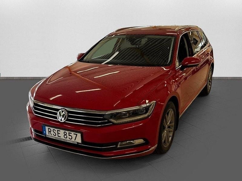 Röd Begagnad 2018 VW Passat Kombi | 169 000 kr (Bra pris) - Bild 1/4