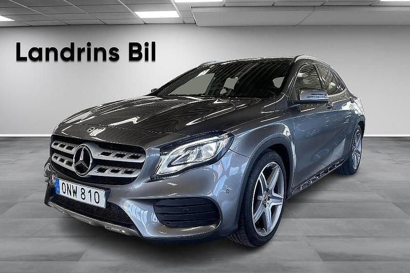 Mörkgrå Begagnad 2018 Mercedes GLA200 AMG line SUV | 229 900 kr (Marknadspris) - Bild 1/4