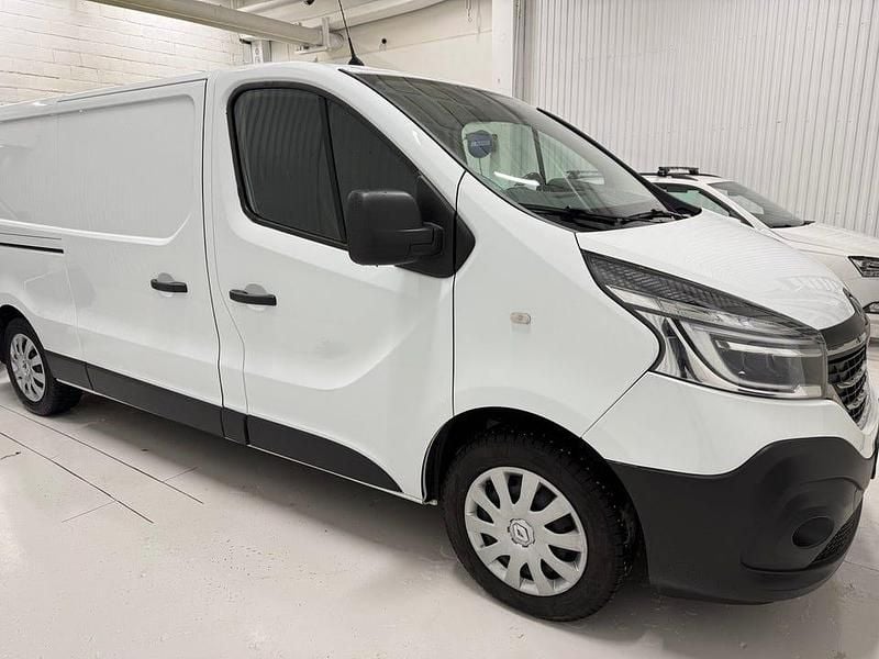 Vit Begagnad 2020 Renault Trafic Minibuss | 252 500 kr (Dyr) - Bild 1/4