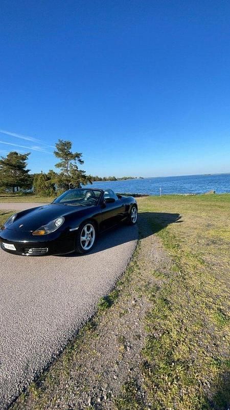 Svart Begagnad 2000 Porsche Boxster Cab | 140 000 kr (Marknadspris) - Bild 1/4