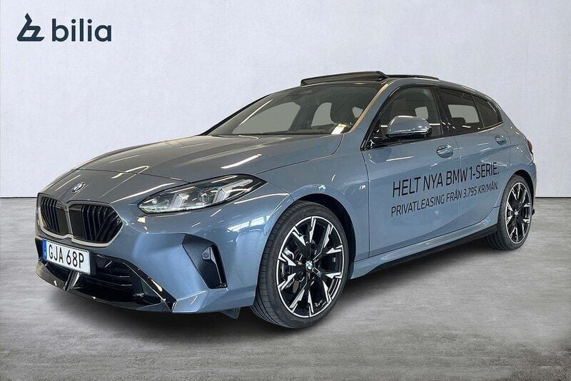 Grå Begagnad 2024 BMW 120 M Sport Halvkombi | 429 000 kr - Bild 1/4