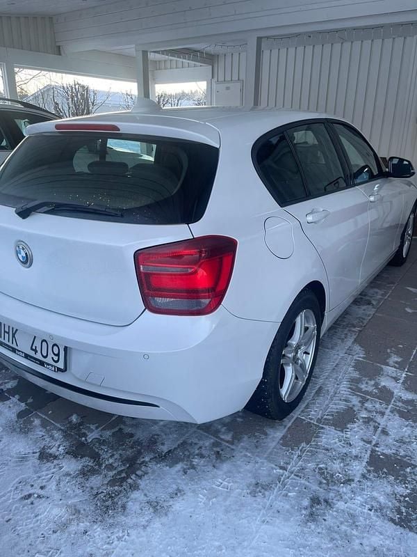 Begagnad BMW 118 170 HK (125 kW) 2012 Halvkombi