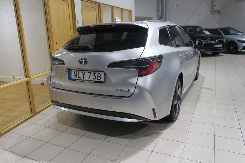 Begagnad Toyota Corolla Style 122 HK (89 kW) 2019 Silver Kombi