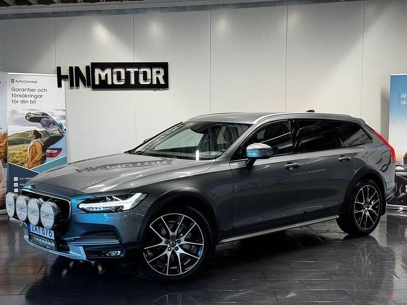 Grå Begagnad 2017 Volvo V90 CC Kombi | 234 900 kr (Marknadspris) - Bild 1/4