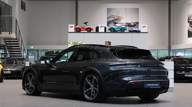 Begagnad Porsche Taycan Cross Turismo 319 kW (435 HK) 2023 Grå Sedan