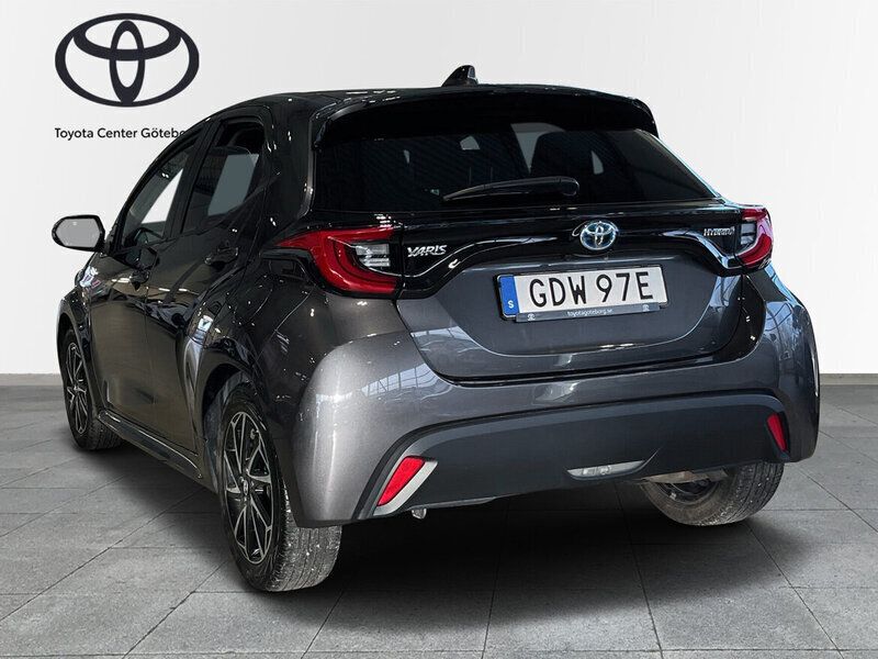 Begagnad 2021 Toyota Yaris Hybrid 1.5 El_Hybrid 117 HK (204 900 kr ...