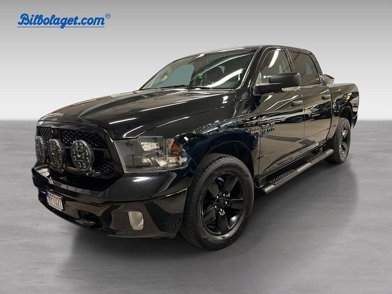 Svart Begagnad 2022 RAM 1500 Pickup | 509 000 kr - Bild 1/4