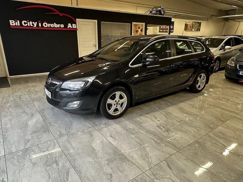 Svart Begagnad 2012 Opel Astra Enjoy Kombi | 64 900 kr (Marknadspris) - Bild 1/4