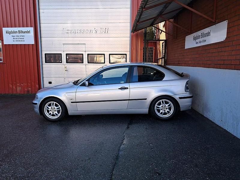 Begagnad BMW 316 116 HK (85 kW) 2001 Grå Halvkombi