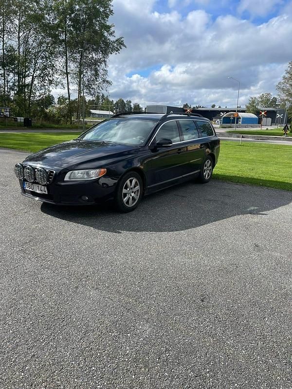 Svart Begagnad 2012 Volvo V70 Kombi | 76 000 kr (Marknadspris) - Bild 1/4