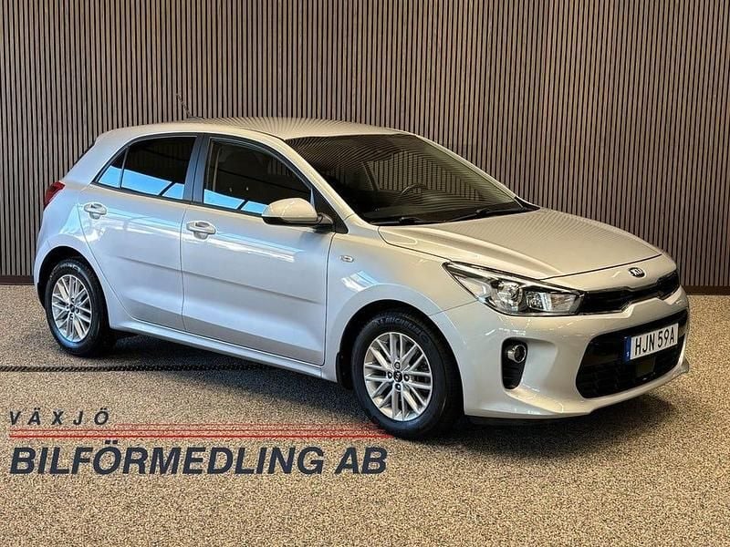 Silvermetallic Begagnad 2020 Kia Rio Halvkombi | 149 000 kr (Bra pris) - Bild 1/4