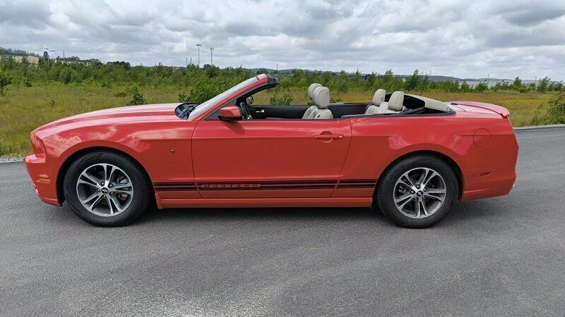 Röd Begagnad 2014 Ford Mustang Convertible Cab | 195 000 kr (Superpris) - Bild 1/4