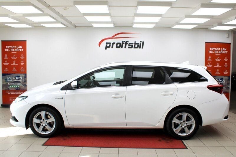 Vit Begagnad 2018 Toyota Auris Touring Sports Comfort Kombi | 129 500 kr (Marknadspris) - Bild 1/4