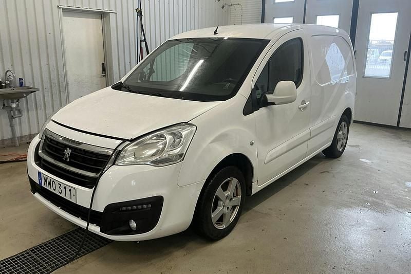 Vit Begagnad 2016 Peugeot Partner Van | 40 000 kr (Superpris) - Bild 1/4