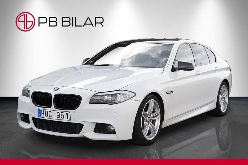Vit Begagnad 2013 BMW 520 M Sport Sedan | 144 900 kr (Marknadspris) - Bild 1/3