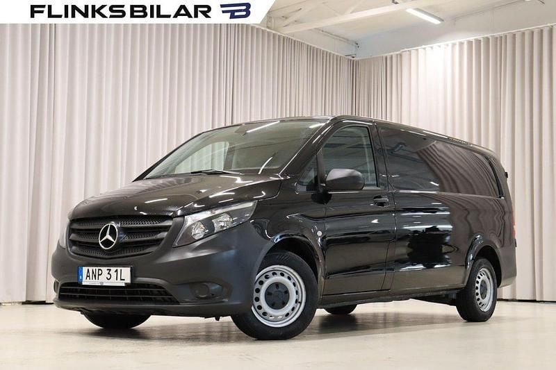 Svart Begagnad 2022 Mercedes Vito Minibuss | 239 900 kr (Lite dyr) - Bild 1/4