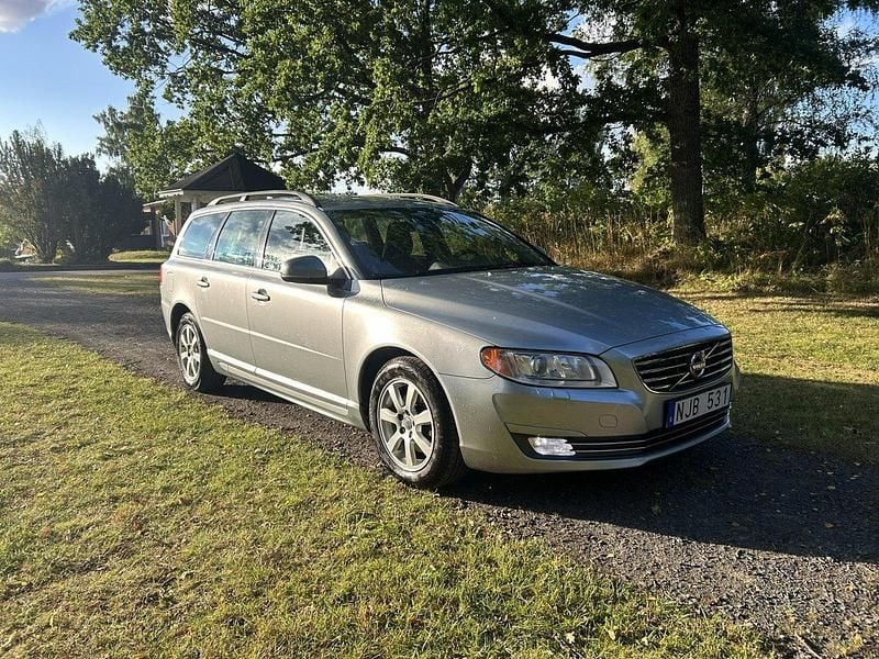 Silver Begagnad 2014 Volvo V70 Momentum Kombi | 80 000 kr (Superpris) - Bild 1/4