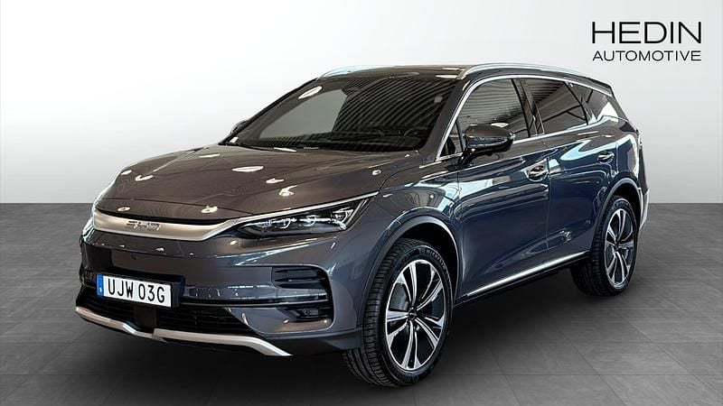Grå (grey) Begagnad 2024 BYD Tang SUV | 699 900 kr (Marknadspris) - Bild 1/4