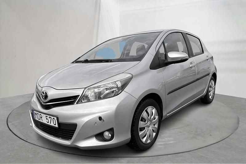 Silver Begagnad 2012 Toyota Yaris Active | 80 000 kr (Bra pris) - Bild 1/4