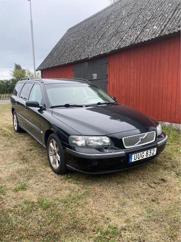 Svart Begagnad 2004 Volvo V70 Kombi | 28 000 kr (Marknadspris) - Bild 1/4