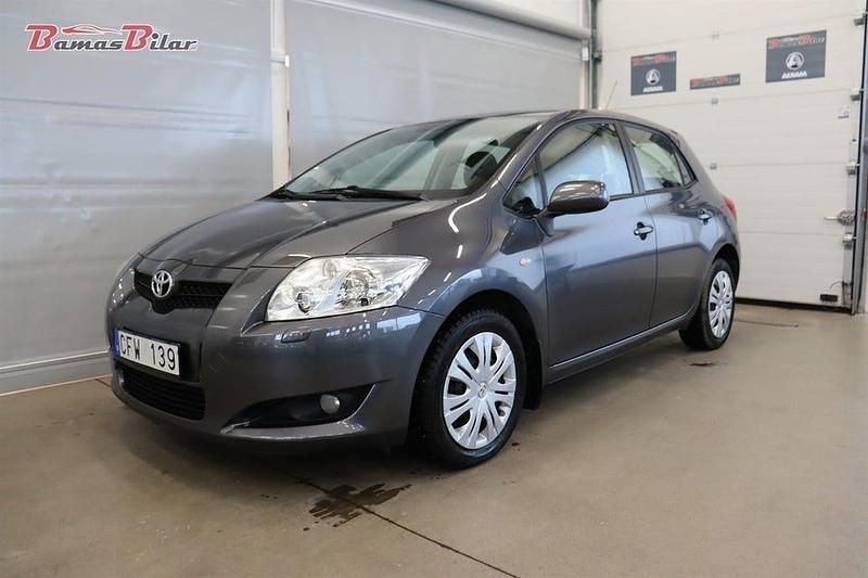 Grå Begagnad 2008 Toyota Auris Halvkombi | 39 900 kr (Lite dyr) - Bild 1/4