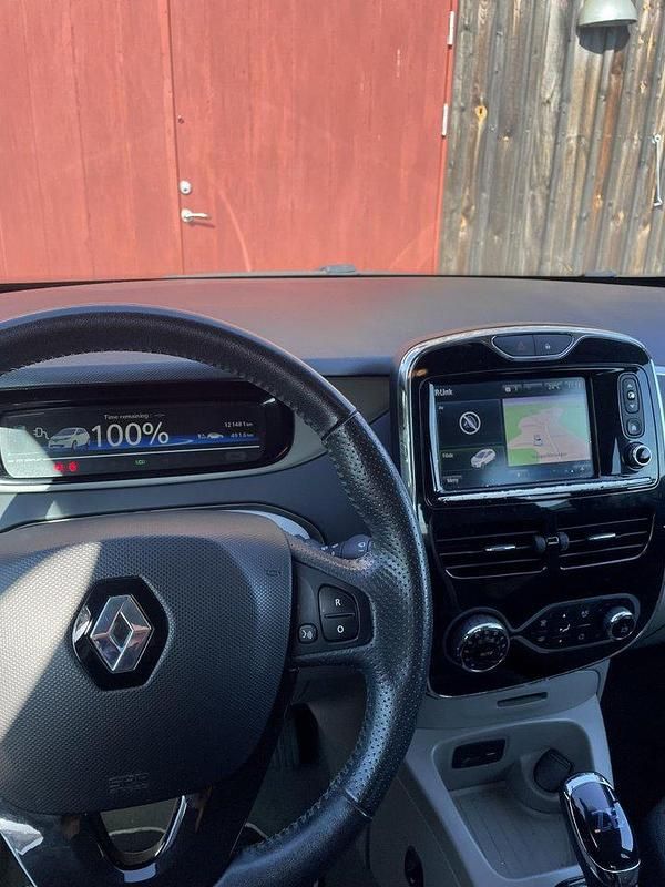 Vit Begagnad 2016 Renault Zoe Halvkombi | 66 500 kr (Lite dyr) - Bild 1/4