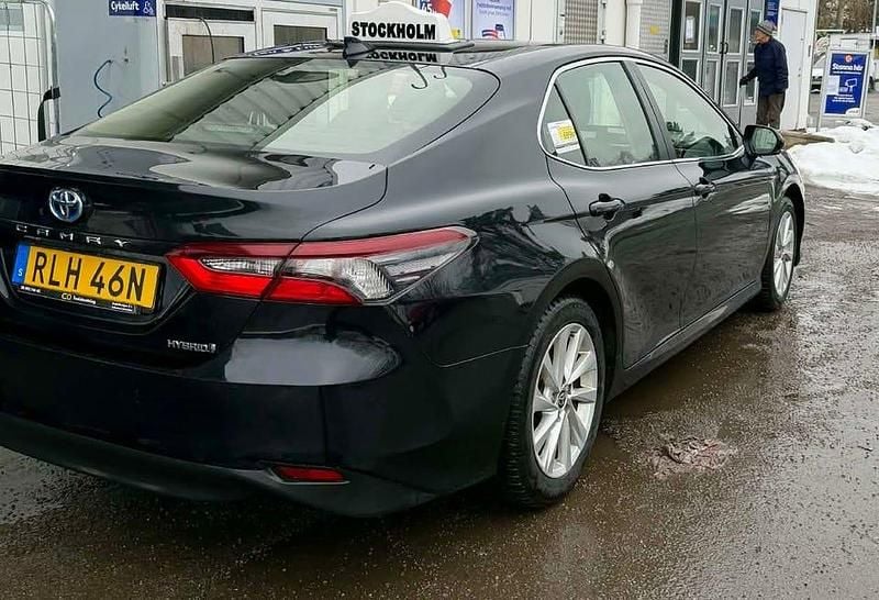 Begagnad Toyota Camry Hybrid 218 HK (160 kW) 2022