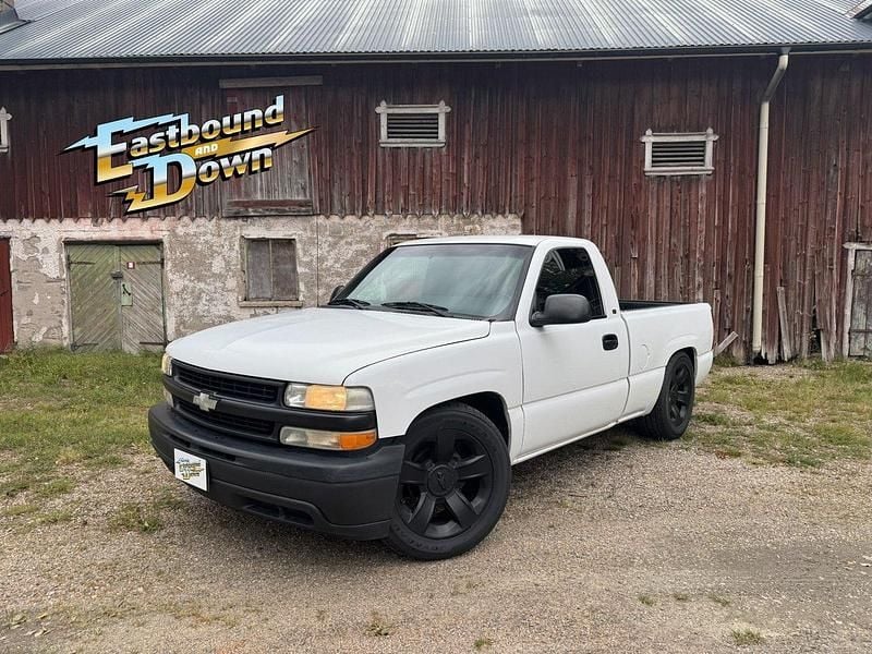 Vit Begagnad 2001 Chevrolet Silverado Van | 159 000 kr - Bild 1/4