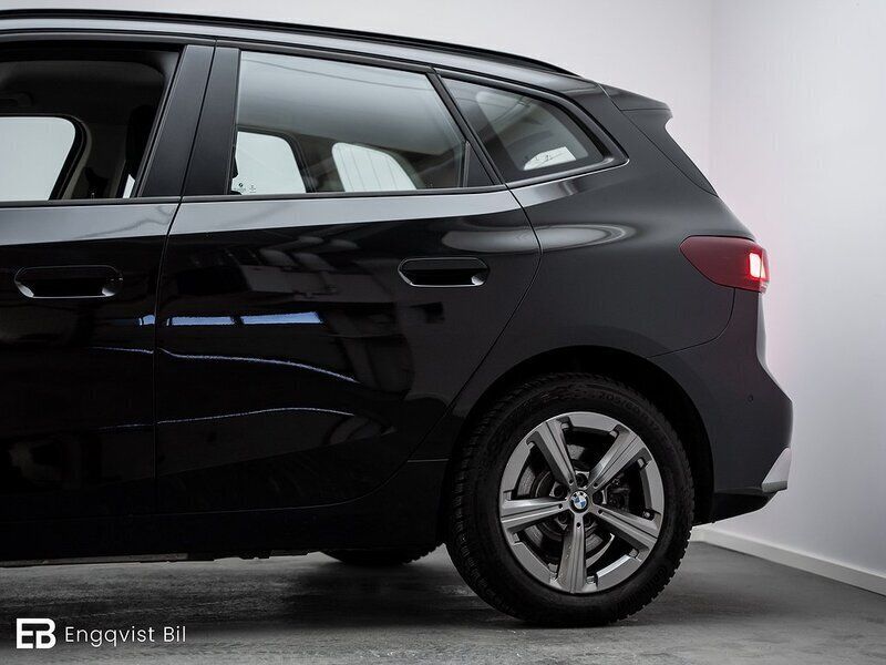 Begagnad BMW 225 Active Tourer 245 HK (180 kW) 2022 Svart Minibuss