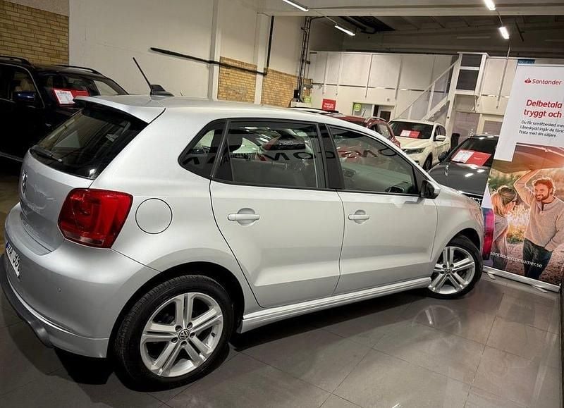 Begagnad VW Polo R-line 90 HK (66 kW) 2013 Svart Halvkombi