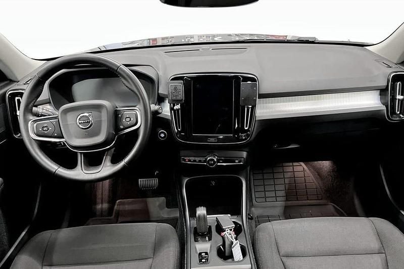 Begagnad Volvo XC40 Momentum 151 HK (111 kW) 2019 Svart SUV