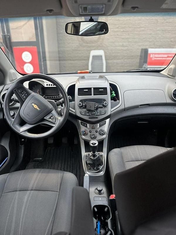 Blå Begagnad 2012 Chevrolet Aveo Halvkombi | 35 000 kr (Marknadspris) - Bild 1/4