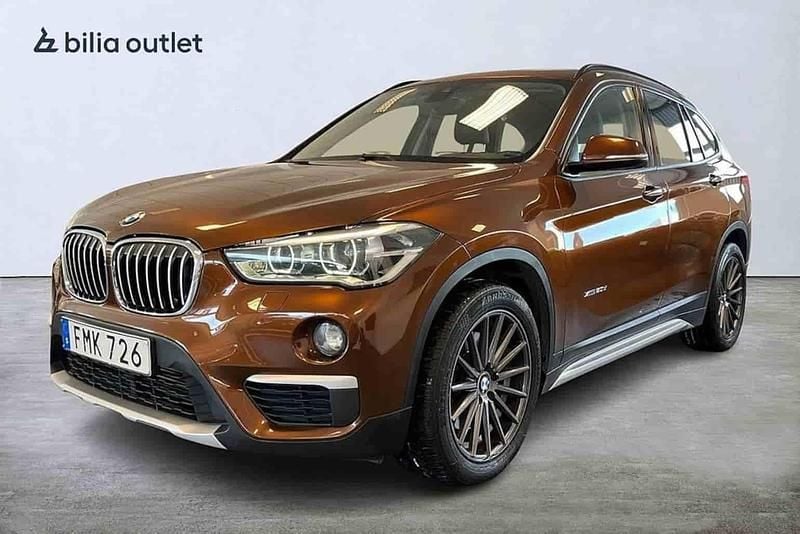 Brun Begagnad 2017 BMW X1 SUV | 199 900 kr (Marknadspris) - Bild 1/1
